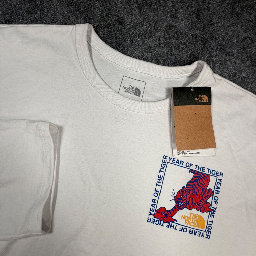 NEW The North Face Year of the Tiger CNY Tee Mens XXL White NF0A7QCBFN4-XXL 0597